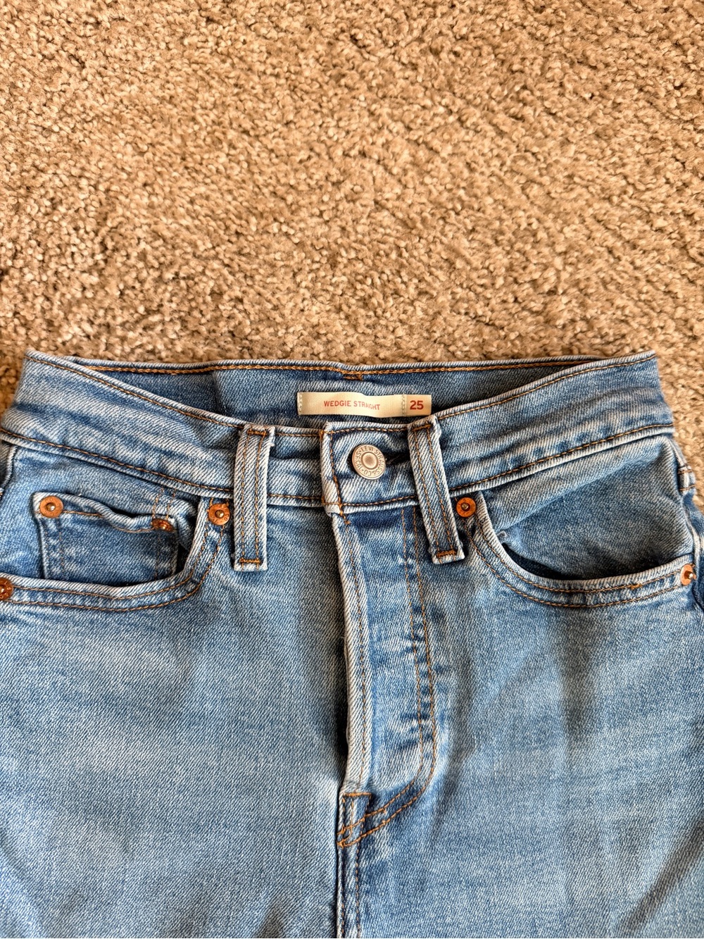 Levi's Wedgie Straight